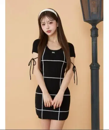 다리치 백 오픈 스티치 니트 미니 원피스