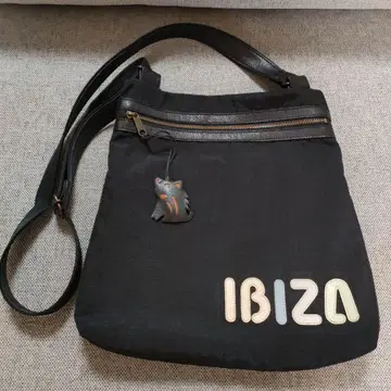 IBIZA 블랙 숄더백 멧돼지 참 포함