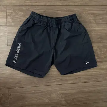 NEW ERA 블랙 숏팬츠