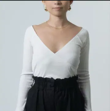 Lia the label V넥 Rib Top