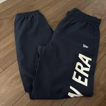 NEW ERA 네이비 조거 팬츠