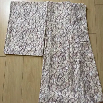 꽃무늬 코몬 기모노 크림색과 보라색
