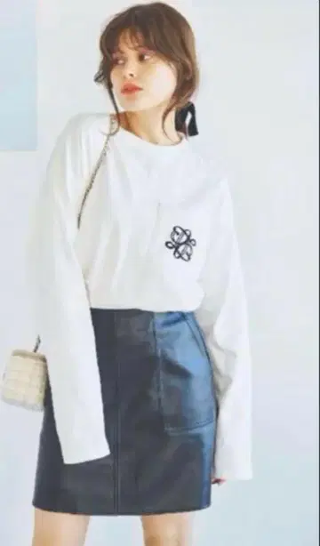LAVANDA 라바다 우노 미사코 모노그램 롱 T셔츠 화이트 긴팔 F