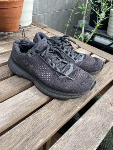 HOKA 22cm 블랙 메쉬 스니커즈 사용감 있음