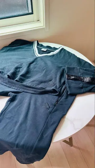 PUMA V넥 셋업