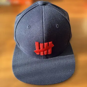 UNDEFEATED 네이비 스냅백 캡