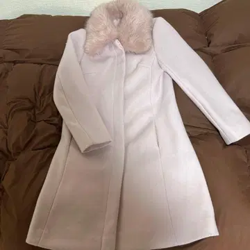 미셸 마카롱 퍼 달린 핑크 롱 코트