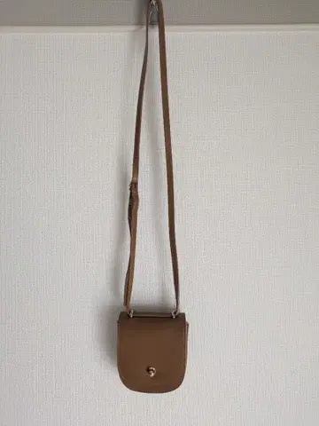 Chillii 브라운 숄더백