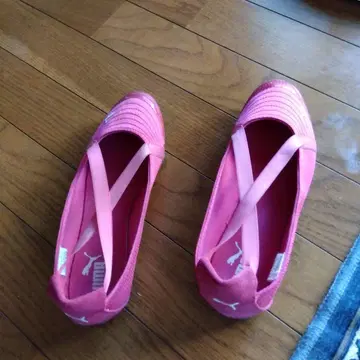 PUMA 핑크 플랫슈즈 크로스 스트랩