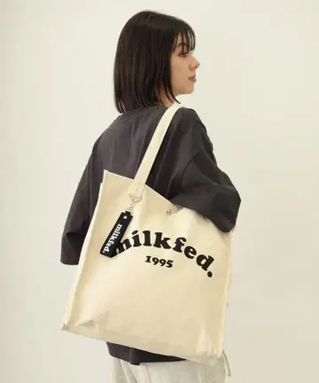milkfed. PIPING TOTE COOPER LOGO WHITE