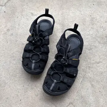 KEEN 클리어워터 CNX 샌들