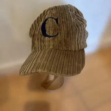 베이지 리브캡 C 자수 포함