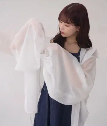 시스루 화이트 소매 볼륨 셔츠