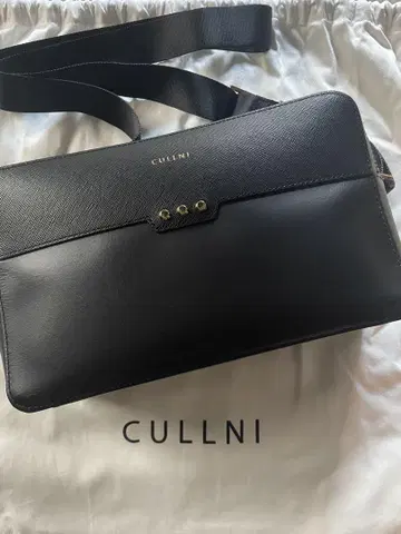 CULLNI 블랙 가죽 숄더백
