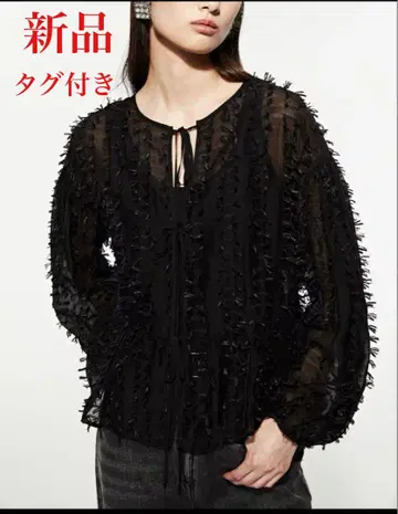 새상품 택 포함 H&M 태국 프론트 플룸티 블라우스