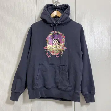 mune x 브리아나 기간테 발리카와이 후드티 풀오버