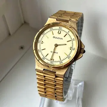 Bulova 브로바 쿼츠 손목시계 골드