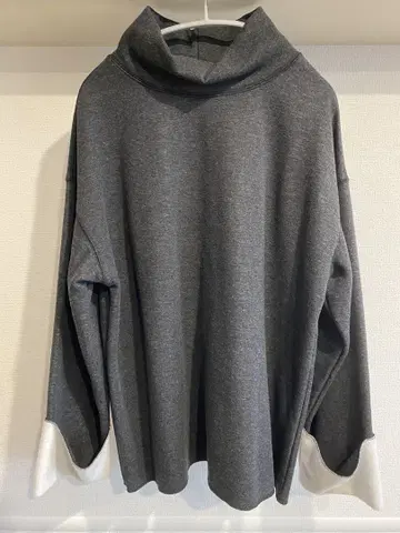 BEAMS HEART 그레이 하이넥 맨투맨 상의