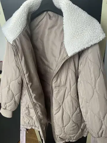 보아 옷깃 베이지 퀼팅 자켓