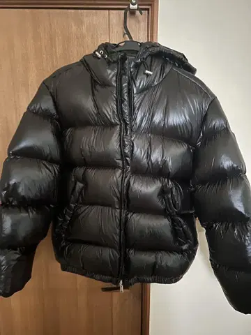ZARA 블랙 다운 자켓 후드 부착