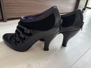[ANNA SUI] 블랙 부티