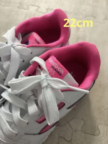 리복 클래식 화이트/핑크 스니커즈 22cm