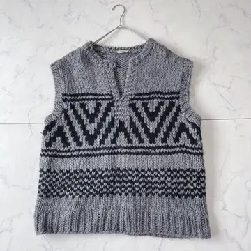 TORRAZZO DONNA 핸드니트 카우친 V넥 베스트 니트