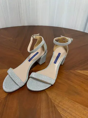 STUART WEITZMAN 실버 라메 하이힐 샌들 35