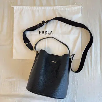 FURLA 블랙 다나에