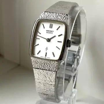SEIKO 세이코 샤리오 뱅글 워치 쿼츠 손목시계 실버