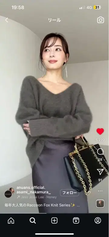 이번 시즌 라쿤 폭스 2way 넥 풀오버