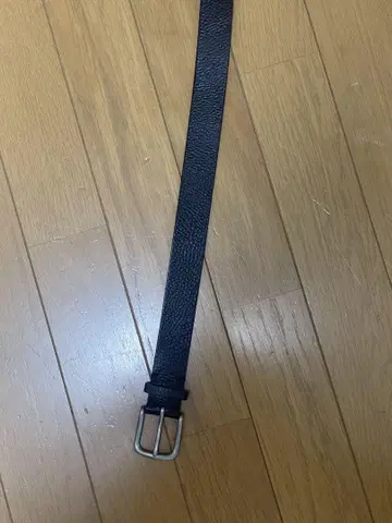 블랙 가죽 벨트 심플한 디자인