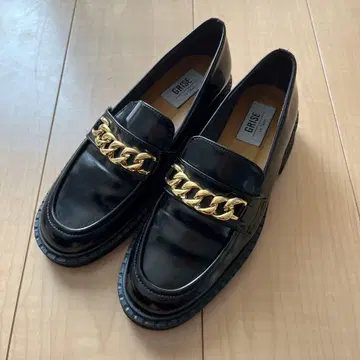 르 탈롱 그리세 체인 로퍼 에나멜 22.5cm
