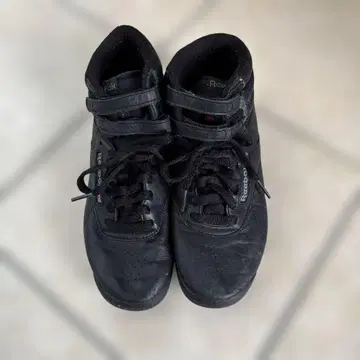 Reebok 블랙 하이컷 스니커즈 23.5cm