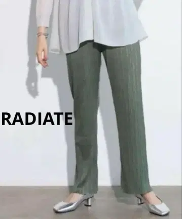 택 포함 새상품 13000엔 RADIATE 플리츠 팬츠 카키