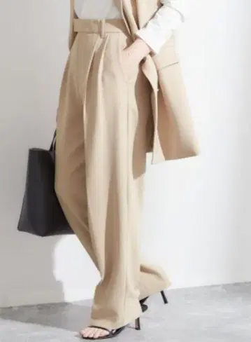 [ L'ESSAGE ] 베이지 와이드 팬츠 M 사이즈