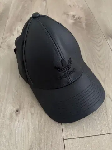 adidas 블랙 캡 레이스업