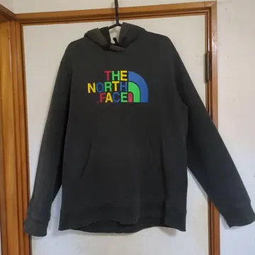 THE NORTH FACE 블랙 후드 부착 레인보우 로고 후드티