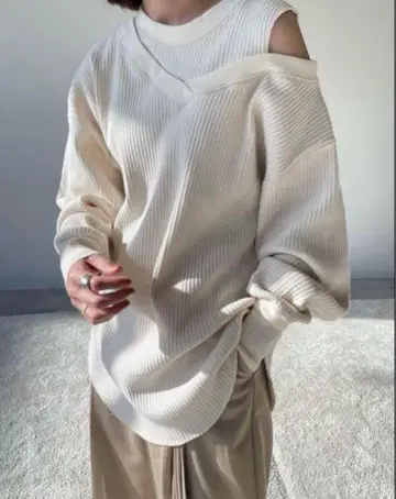 CLANE 클라네 써멀 V넥 긴팔 비대칭 화이트