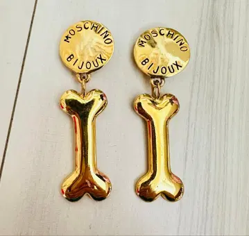 초레어 Moschino 뼈 모양 골드 귀찌