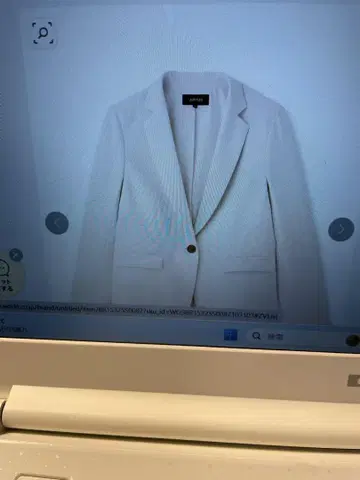이번 시즌 언타이틀 테일러드 자켓 수트입니다