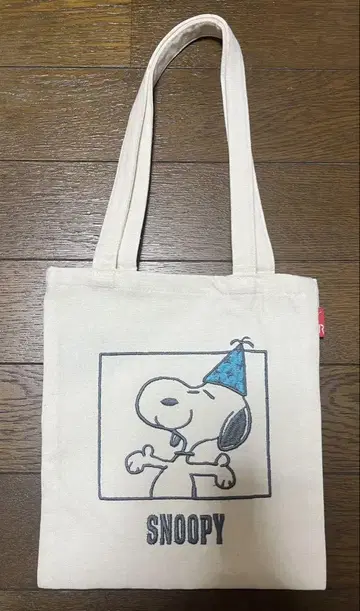 스누피타운 스누피 탄생 75주년 한정판 자수 미니 토트백