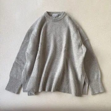 [새상품급] BROOCH 울 100% 사이드 슬릿 와이드 니트 루즈핏