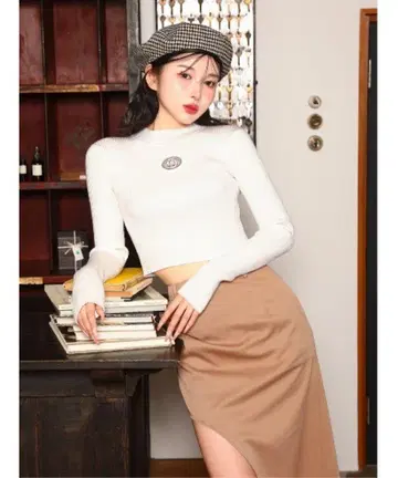 Darich 다리치 D 모티브 숏 니트탑