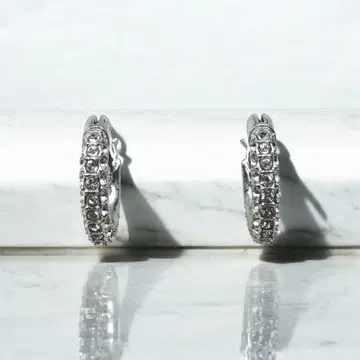 새상품급 SWAROVSKI 귀걸이 후프 큐빅 크리스탈 파베