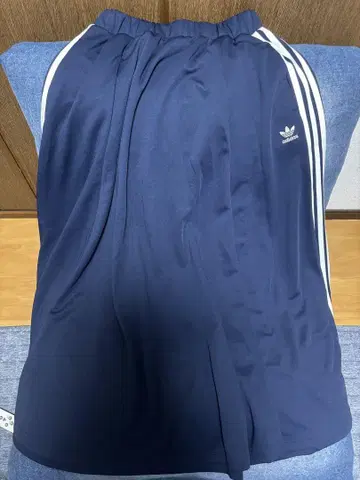 adidas 네이비 3선 스커트