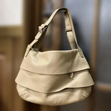니나리치 프릴 디자인 핸드백