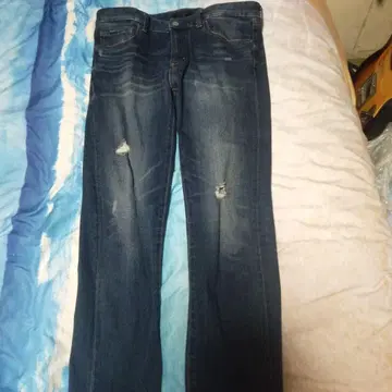 데미지 가공 슬림핏 다크 블루 청바지