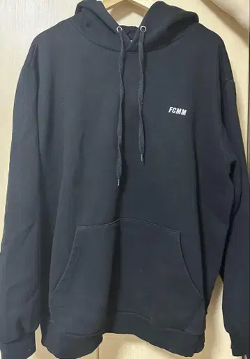 FCMM 블랙 후드 부착 후드티