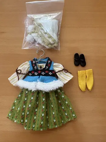 미디 브라이스 데인티 메도우 아웃핏 디폴트 브라이스